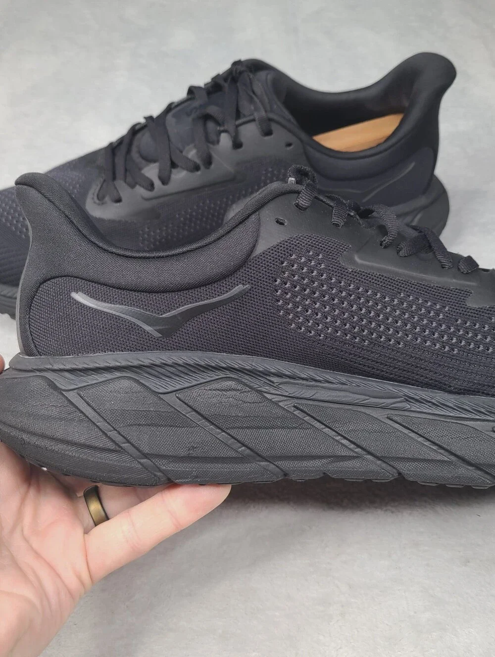 Hoka Arahi 7 Triple Black Stability Running Shoes Mens Size 11 2E (Wide)